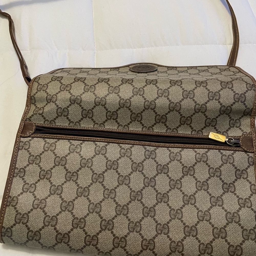 Gucci vintage shoulder bag, strap is removable can use as a clutch. - Picture 3 of 7